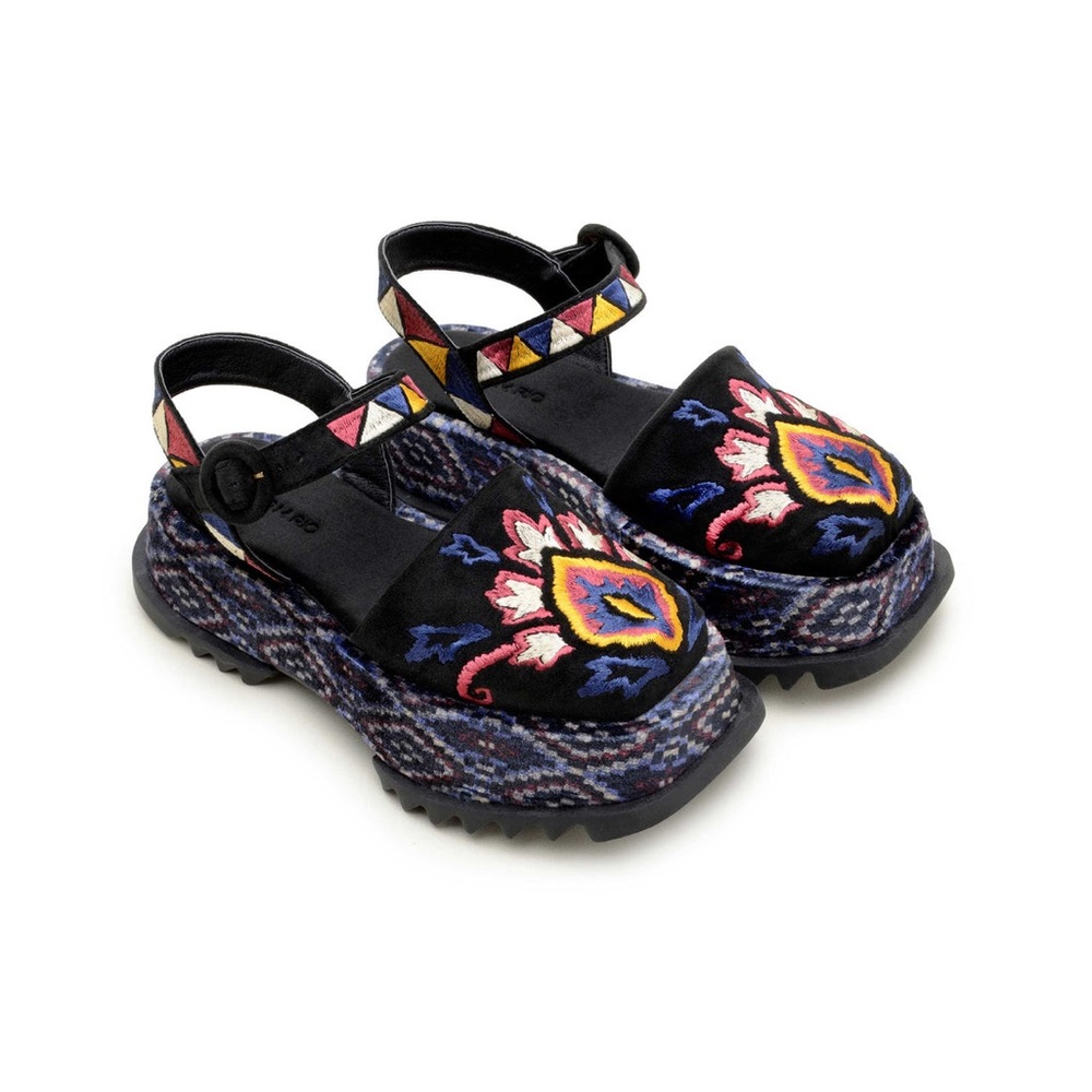 Farm Rio Black Closed Toe Platform Sandal
